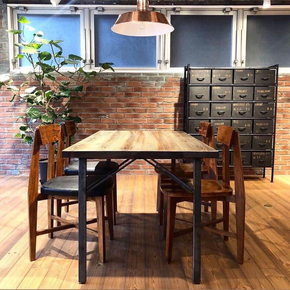 journal standard Furnitureさんのインスタグラム写真 - (journal standard FurnitureInstagram)「CHINON DINING TABLE M ¥88,000→¥79,200+tax CHINON CHAIR VL ¥23,000→¥20,700+tax CHINON CHAIR WOOD ¥21,000→¥18,900+tax  お気軽にご連絡下さい☟ 渋谷店 03-6419-1350 吉祥寺店 0422-23-6071 みなとみらい店 045-227-5080 日本橋店 03-5542-1600 大阪店 06-6292-4710 福岡店 092-235-7421  #journalstandardfurniture #baycrews #furniture #interior  #DINING #ジャーナルスタンダードファニチャー #模様替え #家具 #インテリア」3月24日 12時51分 - js_furniture