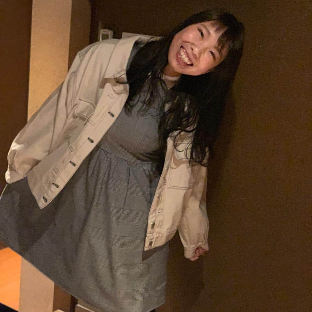 新垣泉子さんのインスタグラム写真 - (新垣泉子Instagram)「最高のメンバーで祝勝会☆(感謝の集い) 『番組開発部』で優勝&2位を獲得したので、その祝勝会☆および感謝の集い☆  低予算の中、とても面白い企画で番組を１から作られた大倉ディレクター☆  私は毎回ナレーションを担当させていただきました(^-^) 大倉ディレクターの熱が込もった作品に、私も毎回熱い想いでマイクに声を吹き込ませていただきました！  楽しく面白く盛り上げてくれたかごしま太郎、気遣いが素晴らしく子どもの心を掴む天才の竹谷ディレクター、そして再現VTRに協力してくれた友人(の甥っ子ちゃん)☆ またこのメンバーでお仕事がしたいです(^-^)☆ #番組開発部 #祝勝会 #お疲れ様会 #感謝の集い #ボツ神様 #数字にまつわるエトセトラ #大倉D #竹谷D #かごしま太郎 #りょうこちゃん #名演技の甥っ子ちゃん #竹谷ちゃんの私服のギャップが可愛すぎる #おまけ #思わず撮ってしまった #竹谷ちゃん私服サービスショット」3月24日 12時58分 - motoko.arakaki