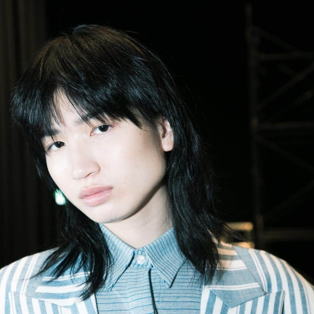 資生堂 さんのインスタグラム写真 - (資生堂 Instagram)「Tokyo Fashion Week  WISHARAWISH @wisharawish  #tokyofashionweek #aw19  backstage hair and makeup  by @shiseido_hma  #headmakeupartist by @_itore_  #headhairstylist by @joji.taniguchi  #photo by @mayumi_hosokura  @shiseido  #beautyreimagined  #visiblefeelsinvisible  @shiseidopro_jpn  @shiseidopro_official  #shiseidoprofessional  #backstagemakeup  #backstagehairstyle  #fashion #fashionphotography  #fashionweek」3月24日 13時10分 - shiseido_hma