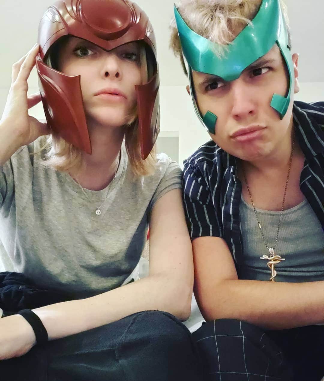 エマ・デュモンのインスタグラム：「Nerds ❤💚 @frankiedonjae」