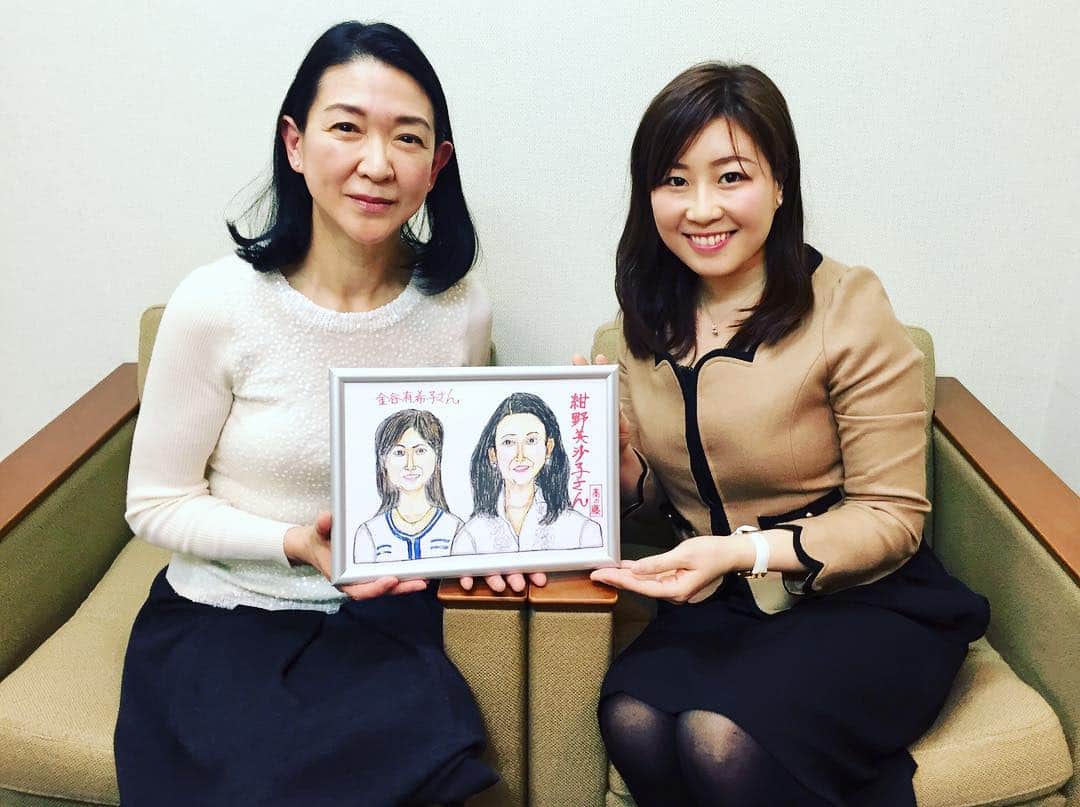 のインスタグラム：「. . .【ファンの方からのプレゼント🎁】 .今回は、女優の紺野美沙子さんと対談させていただきました。紺野さんは、NHK連続テレビ小説「虹を織る」でヒロイン役で人気を博し、舞台テレビラジオと幅広く活躍される一方、朗読座を主宰されたり親善大使としてボランティア活動をされるなどされています。 . 当日はファンの方から沢山プレゼントもいただきました。そのうちの一つには、私たちの似顔絵も！ . .紺野美沙子さんとのツーショットですね、すごく綺麗に書いていただいて恐縮です☺️せっかくなので頂いた似顔絵と共に写真も撮らせていただきましたよ。 . このような沢山のご支援も嬉しかったです。来ていただいた皆様、ありがとうございました♡ . 詳しくはアメブロからご覧ください https://ameblo.jp/kanatani-yukiko/ . . #紺野美沙子 さん #女優 #かながわ健康財団 #未病サポーター  #未病サポーター養成研修会  #研修会 #神奈川 #神奈川県 #神奈川mebyoスタイルアンバサダー  #未病スタイル #未病 #フリーアナウンサー #フリーアナウンサー金谷有希子 #女の子ママ #11ヶ月」