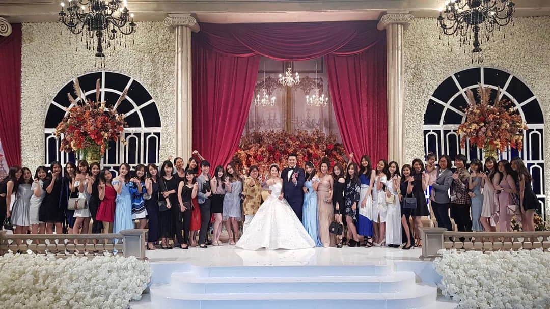 ロナ・アングラエニさんのインスタグラム写真 - (ロナ・アングラエニInstagram)「Happy wedding @elnhrtnt 👰🏻🤵🏻 Semoga cepet dikasih momongan yaaa 👶🏻 #akukapan」3月24日 13時20分 - jkt48rona