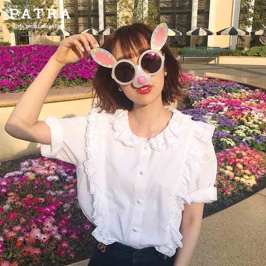 PATRA magazineさんのインスタグラム写真 - (PATRA magazineInstagram)「3/24♡スワイプしてね👉「うさぎな”イースターディズニー”♡」 . 春のディズニーのテーマは”イースター”🐰♡うさぎになりきってディズニーを楽しんじゃおう♪カチューシャやサングラスがおすすめ。ディズニーアクセに合うお洒落なコーデやショットをご紹介♡ . . Thank you 🌹  @__neinei__ / @reichaaan0105 @yk.th / @minamatsu_ @chihiro_asahina / @__mi__xx . . 今女の子の中で流行っているコトやITEMがあればPATRAをタグ付けして教えてね❤︎ 皆さんのすてきな投稿をぜひ紹介させてください！ . ※今年のお写真以外もご紹介しているため、現在販売されていない商品が含まれているかもしれません！ご注意ください！ . #PATRA #お洒落さんと繋がりたい #おしゃれさんと繋がりたい #ディズニー #イースターディズニー #ディズニーランド #ディズニーシー」3月24日 13時47分 - patra__jp