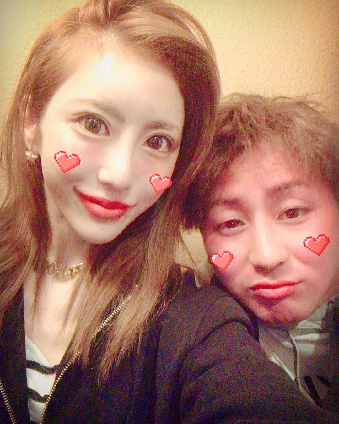 dj..琴さんのインスタグラム写真 - (dj..琴Instagram)「ih歌舞伎 仲良く姉妹で#遊んだ  #歌舞伎町 #吟 空いてなくて #ジンギスカン ！！行ったら @yyytnkyyy ひさし！！ 早くアイコスな🤟🏼🤟🏼 #琴は琴  で！！笑 旧型がいーなー🙉🙉🙉 しかもクリア！笑 人と違うのが欲しい  #注文多い奴  笑笑  そのあと#チョンマゲ  はなげってもうイメージしかない  うん。  昔は、、よー行きよったな🤟🏼 @li__lico は酔い過ぎて朝から？もーわけわからんで起こされて迷惑な奴やった、、なんやったんやろ？笑笑  最近の歌舞伎のサパーどこが流行ってるんだ？？#サパー てぃんてぃん出せばいーと思っとると思ってたな🤟🏼 最近のサパー事情わかんない。  #時代遅れ  #歌舞伎町キャバ嬢 #歌舞伎町ホスト  #ほぼすっぴん」3月24日 13時53分 - koto5555