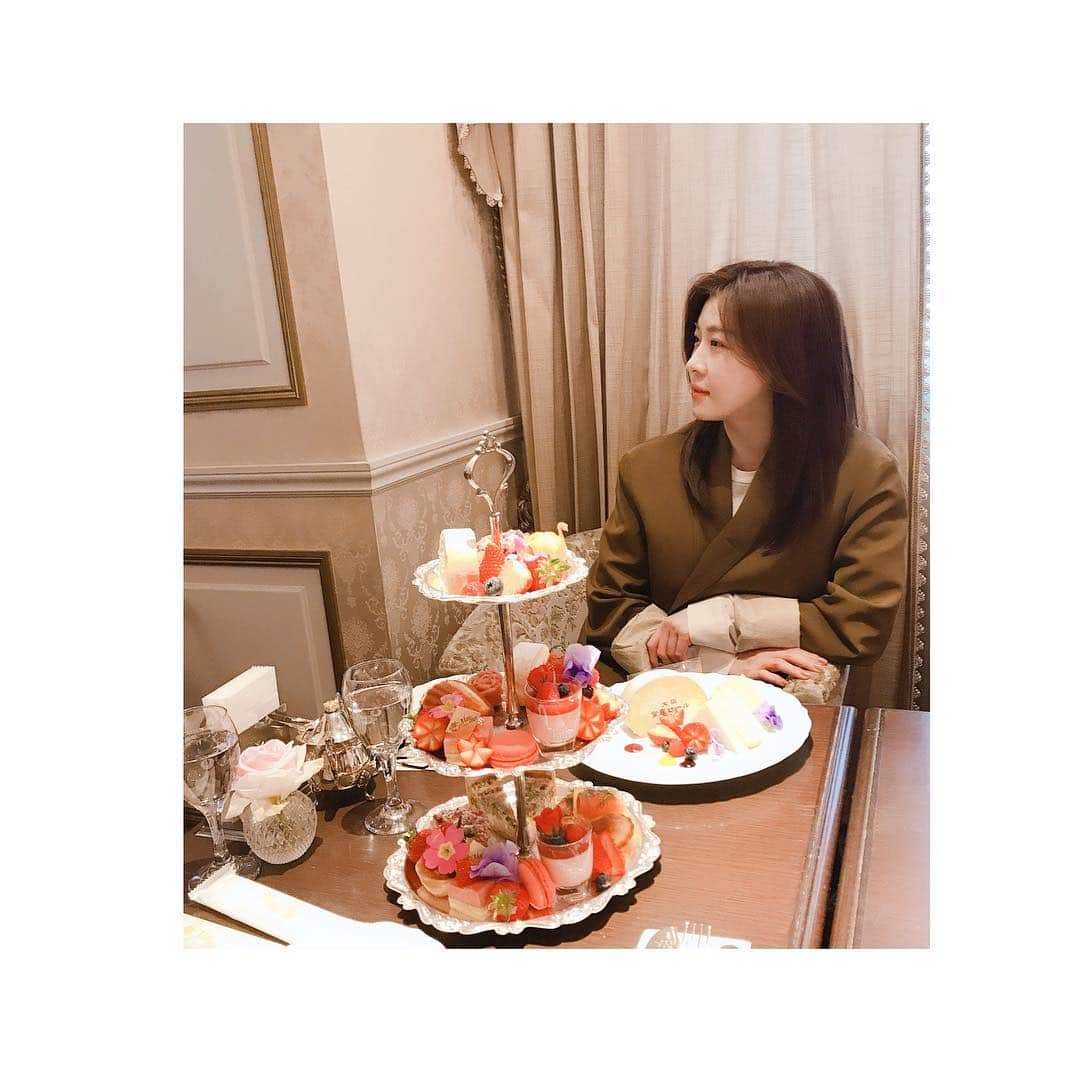 ハ・ジウォンさんのインスタグラム写真 - (ハ・ジウォンInstagram)「Good afternoon ~🌸🧁」3月24日 13時53分 - hajiwon1023