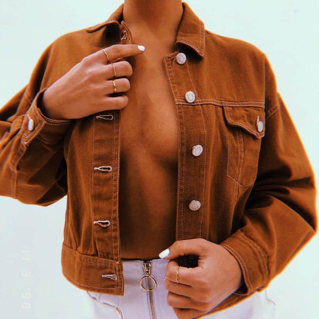 Public Desireさんのインスタグラム写真 - (Public DesireInstagram)「We are OBSESSED with this tan denim BADDIE🔥💫 Shop Tan Contrast Stitch Denim Jacket £34.99 #lookofthebae #pdbae Tap to shop ☝」3月24日 14時01分 - publicdesire