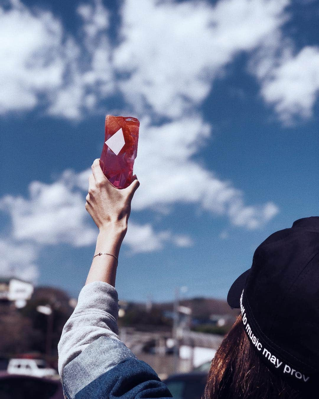 ANNA 杏奈さんのインスタグラム写真 - (ANNA 杏奈Instagram)「✈︎ 桜の季節🌸 お花見しに遠征したらまだ咲いてなかったので、 RAIZINの期間限定フレーバーSAKURAを飲んでみた🥰 ピンクグレープフルーツ入れてみたの🌸🌸🌸 ピンクが可愛いし美味しい💕 26日から3日間限定で虎ノ門にカフェがオープンするので行ってみたいな🧡 ・ お花見もできてとってもフォトジェニックみたい📸花粉気にせず楽しめるのは嬉しい🧡 ・ ・ #RAIZINSAKURA #RAIZINSAKURACAFE #PR #お花見 #エア花見 #ootd #コーデ #モデル #ファッション #travel #旅行 #化粧  #model #coordinate #ヨガ #yoga  #東京 #fashion  #tokyo #trip #travel #tbt #hawaii #waikiki #official #客室乗務員 #インスタ映え #surfing #サーフィン」3月24日 14時02分 - anna_maria_end18