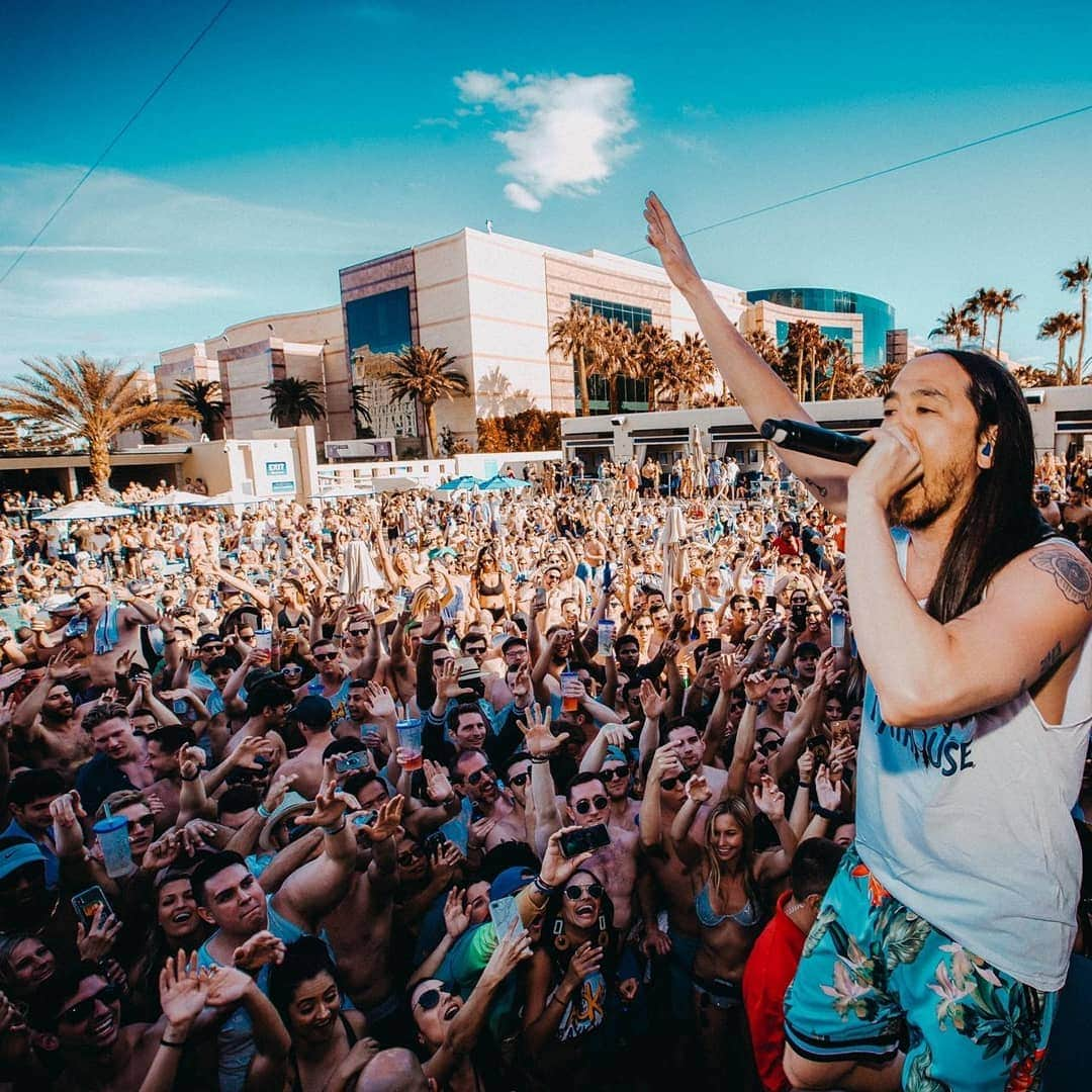 スティーヴ・アオキさんのインスタグラム写真 - (スティーヴ・アオキInstagram)「Summer came early in Vegas @wetrepublic」3月24日 14時20分 - steveaoki