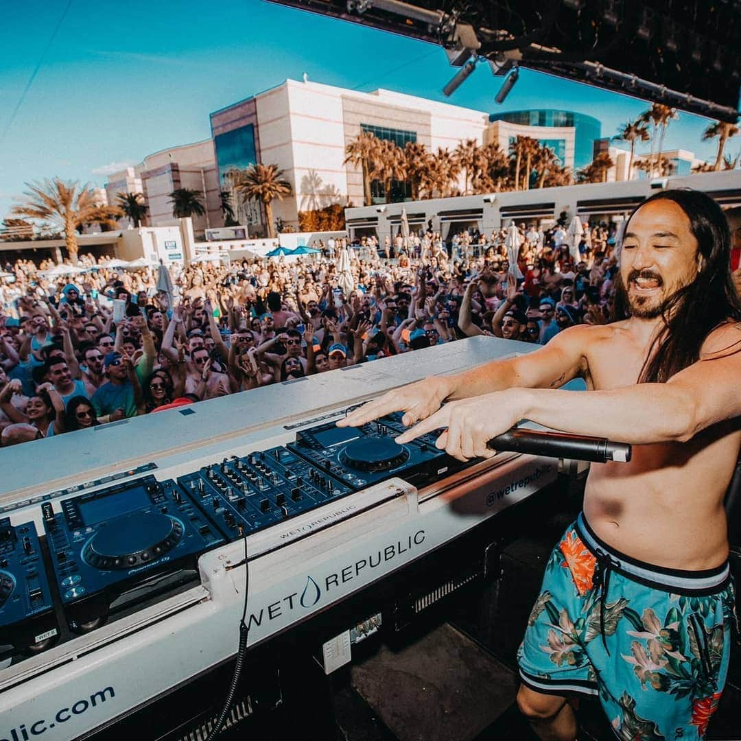 スティーヴ・アオキさんのインスタグラム写真 - (スティーヴ・アオキInstagram)「Summer came early in Vegas @wetrepublic」3月24日 14時20分 - steveaoki