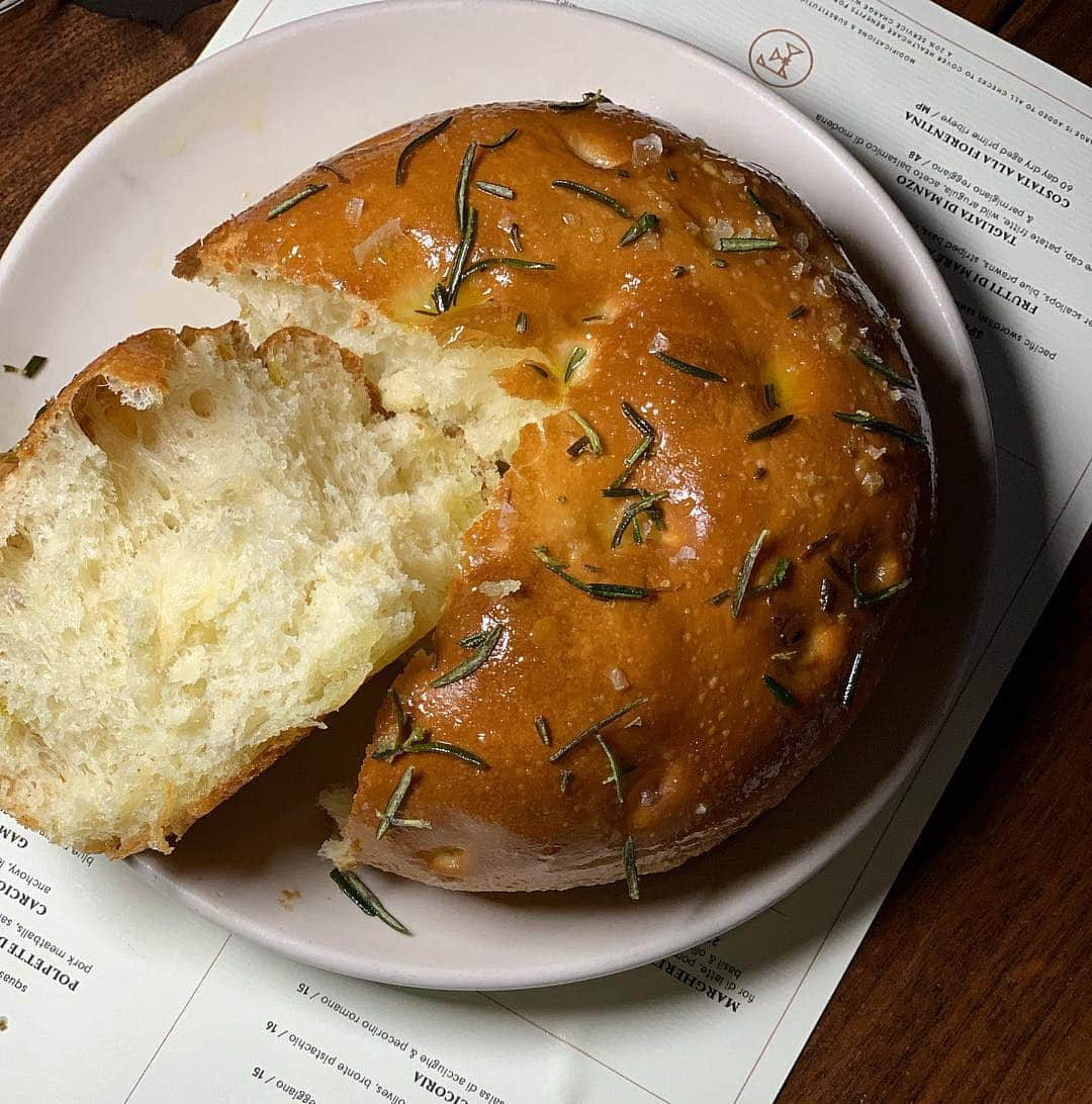 DOMINIQUE ANSEL BAKERYさんのインスタグラム写真 - (DOMINIQUE ANSEL BAKERYInstagram)「The lightest sfincione (think: almost angel food cake in texture), followed by the brightest zucchini blossoms filled with melting ricotta, and then tortellini (filled with prosciutto and mortadella and covered with black truffles). It’s wonderful to see the work of chef @evanfunke and his team @felixlosangeles - who deliver. Every. Time.」3月24日 14時22分 - dominiqueansel