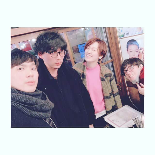 のインスタグラム：「食事会🎶 新しいメンバーの佐久間雄生くん🎶 ゆじろと丹羽氏🎶2枚目のゆじろとは韓国にキンキーブーツを観に行った時の懐かしい写真🎶若笑 #kinkybootsjp #kinkyboots」