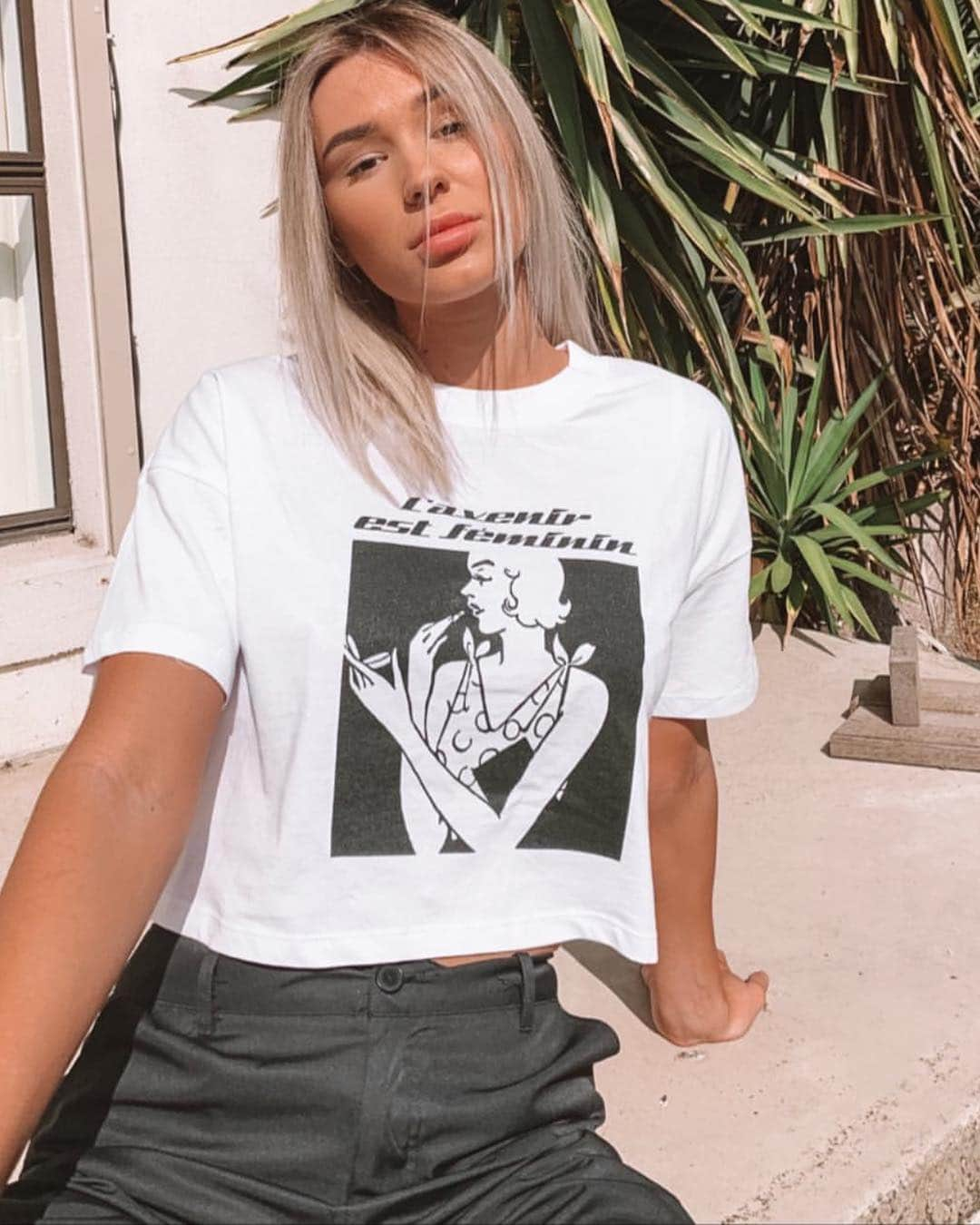 Beginning Boutiqueさんのインスタグラム写真 - (Beginning BoutiqueInstagram)「100% of the proceeds donated 🌹 The cutest weekend outfit as seen on @shanigrimmond! Tap to shop the L'avenir Est Féminin Cropped Tee White - all proceeds from this tee will be donated to Pink Ribbon ✨」3月24日 14時29分 - beginningboutique