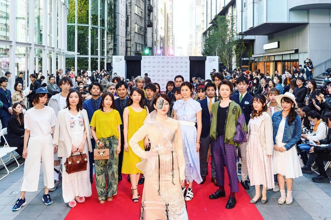 チョーヒカルさんのインスタグラム写真 - (チョーヒカルInstagram)「Shibuya Fashion Weekのアンバサダー。渋谷での展示からブランドコラボ、ランウェイまで、今振り返っても夢のようでした。皆さまありがとうございました。ポーズ１つしかバリエーションないけど許して。」3月24日 14時34分 - hikaru_cho