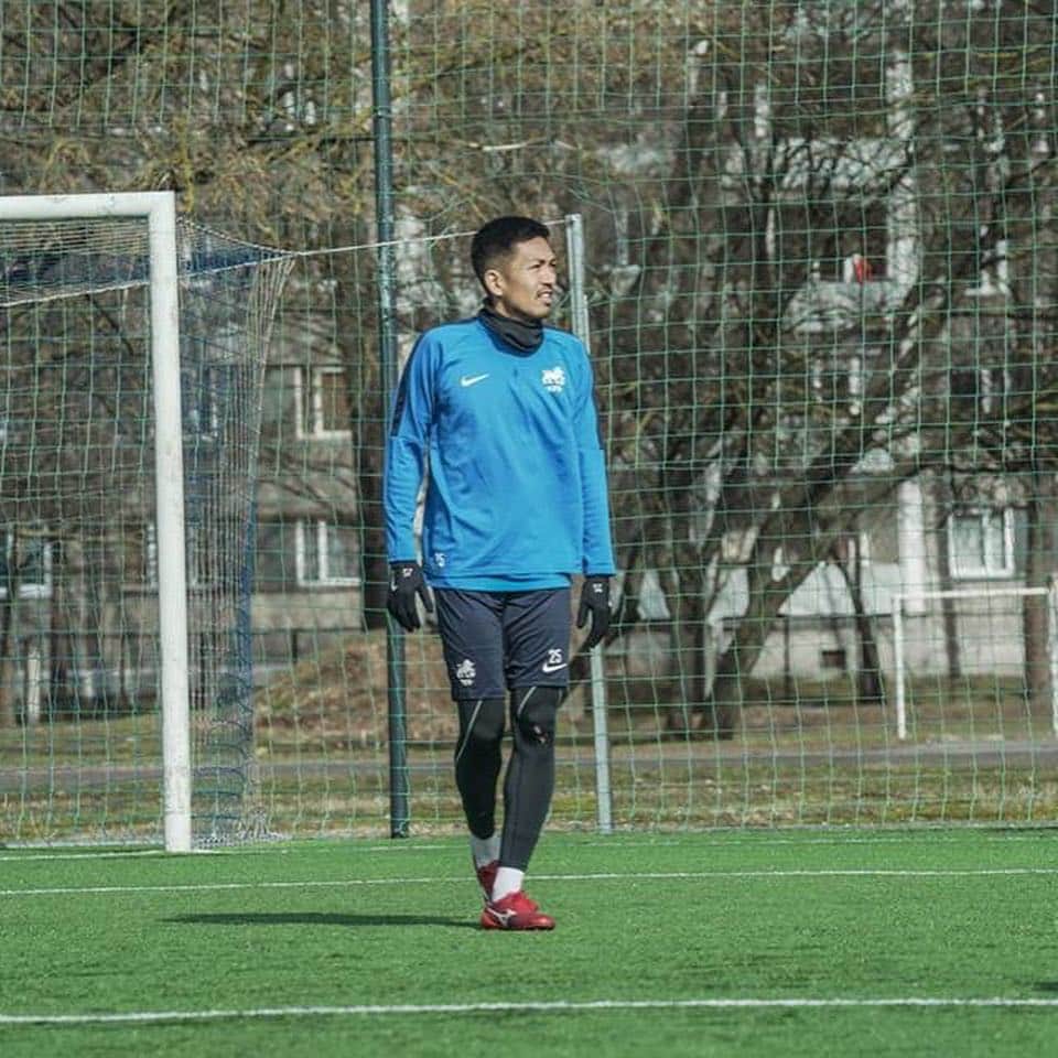 のインスタグラム：「training🔵⚪️﻿ ﻿ ﻿ #latvia﻿ #riga #fkrfs #virsliga #ラトヴィア #ラトビア #リガ」