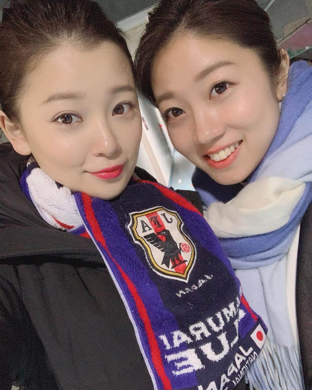 陽菜えみるさんのインスタグラム写真 - (陽菜えみるInstagram)「. チャレンジカップ2019⚽️✨✨ 日本🇯🇵 vs コロンビア🇨🇴 現地観戦してきました😆🙌 . この試合は負けてしまったけど 森保JAPANになってから面白い‼️‼️ 堂安律選手・中島翔哉選手を筆頭に 良い若手選手が出てきて がらっと世代交代だなぁ〜😳 選手の平均年齢が 自分の歳より下になるって 想像していなかったな🤣😅笑 . 前半かなり日本が攻めれていて ゴールチャンスが多かったので⚽️✨✨ 前半に1点でも取って 波に乗れていたら良かったなぁ🥅 負け試合でも 観ていて楽しい試合でした💙💙 . . #サッカー #日本代表 #日本代表戦 #サムライブルー #キリンチャレンジカップ #森保ジャパン #森保一  #コロンビア #ハメスロドリゲス 選手 #堂安律 選手 #中島翔哉 選手 #南野拓実 選手 #室屋成 選手 #日本代表サッカー #ユニフォーム #ユニフォーム女子 #ユニフォームマジック #スポーツ観戦 #サッカー観戦 #サッカー女子  #スポーツ女子 #スポーツ好き #体育会 #フットサル #フットサル女子 #soccer #japan #kirinchallengecup #fight」3月24日 14時44分 - emiru_haruna