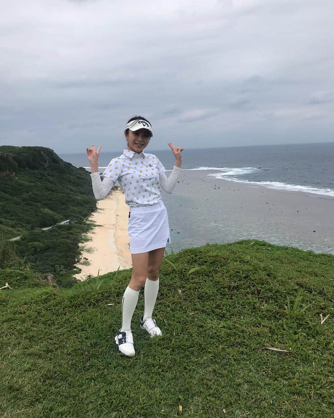 のインスタグラム：「. . 宮古島！ 着いて早速ラウンド⛳️ 絶景ポイント🏝💕 暖かくて嬉しい😊 . . #オーシャンリンクス」