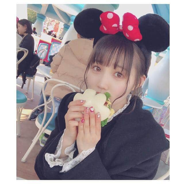 青葉ひなりさんのインスタグラム写真 - (青葉ひなりInstagram)「最近友達とよくディズニー行く🐭  最近ひなりてゃふっ軽になった。  みんなは家でずっとごろごろと お出かけどっちがすき？  #instagood #disneyland #disneycode #fashion」3月24日 14時50分 - hinari_festive