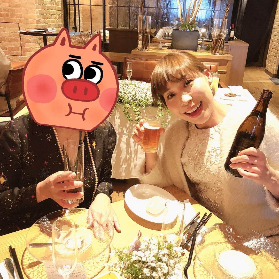みきママさんのインスタグラム写真 - (みきママInstagram)「母と一緒に結婚式です〜😍😍😍. ビール〜👍👍👍. 海老フライ😭😭😭. スピーチをしました〜😭😭😭. 結果はまたブログに書きます😱😱😱」3月24日 14時54分 - mikimama_official