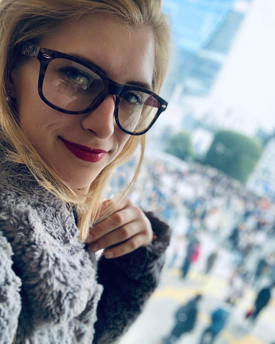 エリスカ・ブレジノワのインスタグラム：「Lost in Japan 🇯🇵 #tokyo #shibuya #crossing」