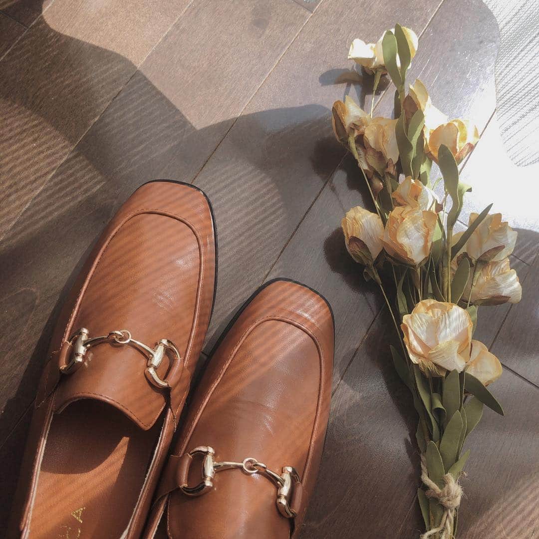 柏山奈々美さんのインスタグラム写真 - (柏山奈々美Instagram)「暖かいのは嬉しいなぁ〜。花粉させなければ…。でもお花見は今年も行くと思う！誰か誘って〜。笑  この靴お気に入り過ぎて黒も買おうか迷ってるんだよね。可愛い。  #selectmoca  #fashion」3月24日 15時03分 - nanamikashiyama