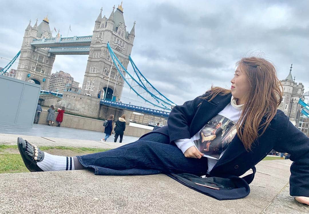 山田愛さんのインスタグラム写真 - (山田愛Instagram)「タワーブリッジ🇬🇧 本当はめっちゃそろりとかしてふざけてました🤫 みんな知ってるか〜笑笑 とにかくロンドンが大好きだー❤️ 日本に帰ってきました🙋‍♀️ ・ #LONDON  #towerbridge #🇬🇧 #uk」3月24日 15時16分 - aiyamada_