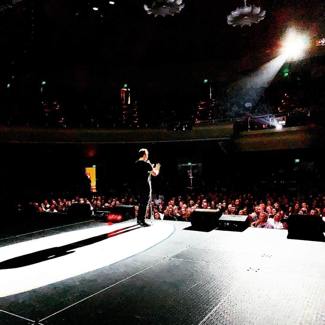 デイン・クックさんのインスタグラム写真 - (デイン・クックInstagram)「Thx everyone in California for SOLD OUT shows. San Francisco #TheMasonic was stupendous this evening. Thx to everyone that came out.」3月24日 15時26分 - danecook