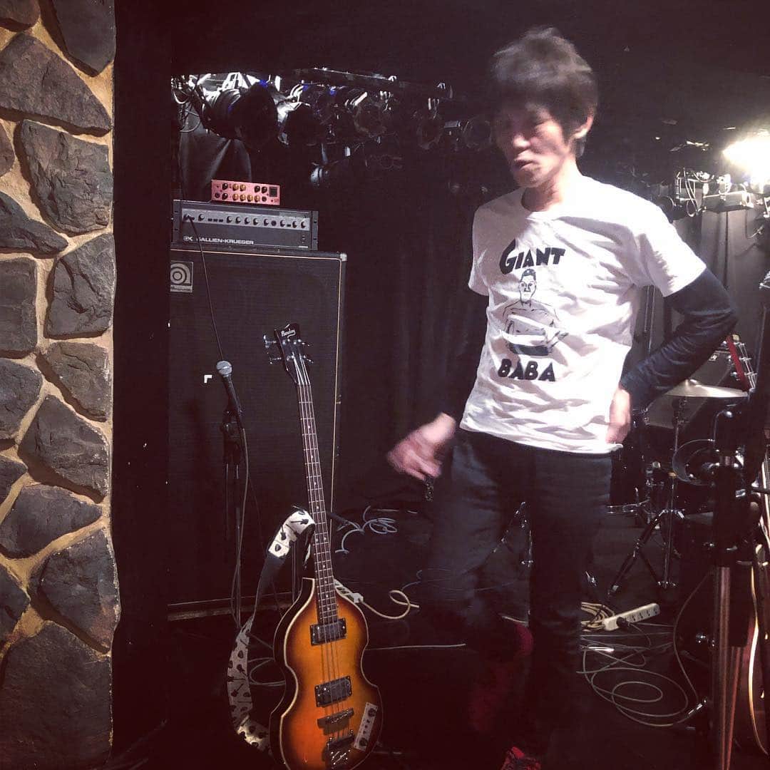 山川のりをのインスタグラム：「今夜は代々木ザーザズーにておっさんギターパンダ のライブです。18時/18時30分、3000円+D /3500円+D。共演はワタナベィビーさん。ワタナベィビーさんはおっさんギターパンダ でベースも弾くのだった。お近くの方々会いにきてアイニージュー！」