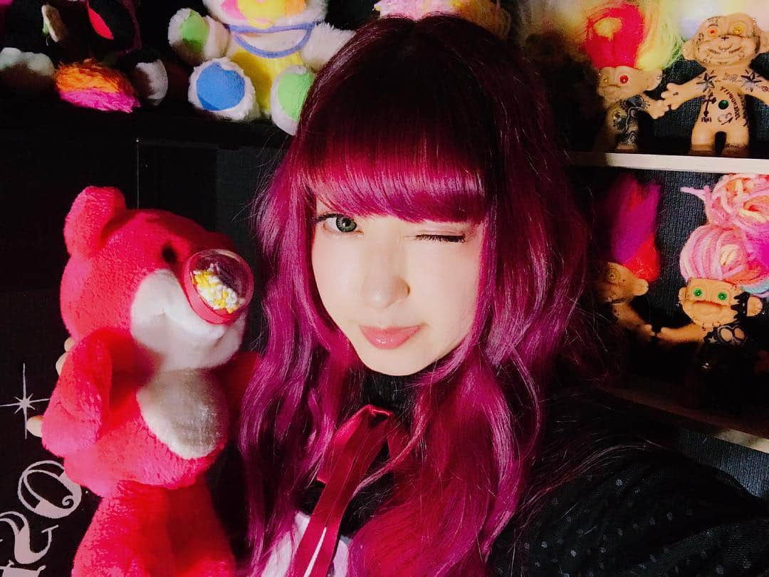 木村優さんのインスタグラム写真 - (木村優Instagram)「💜💓💖dark pink💓💖💜﻿ ﻿ 美容室 #MOSHASU﻿ 担当さん﻿ @mikisuke_hair ﻿ #pink #hair #TRICKmonster #下北沢 #原宿ファッション #harajukufashion #harajuku #KERA  #pinkhair」3月24日 16時04分 - kimura_u