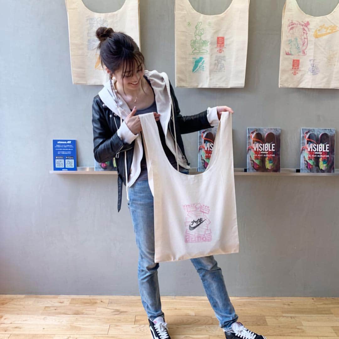 のインスタグラム：「. @atmos_japan 😊👟👟💫 #ナイキ . . . . . . #アトモス#スニーカー#👟#原宿#ファッション#靴#お洒落#バッグ#私服#マルシェバッグ#atmos#sneakers#bag#harajuku#fashion#ootd#shoes#japanesegirl#stamp#visible#marchebag#maisoneureka#vans#nine#levis501」