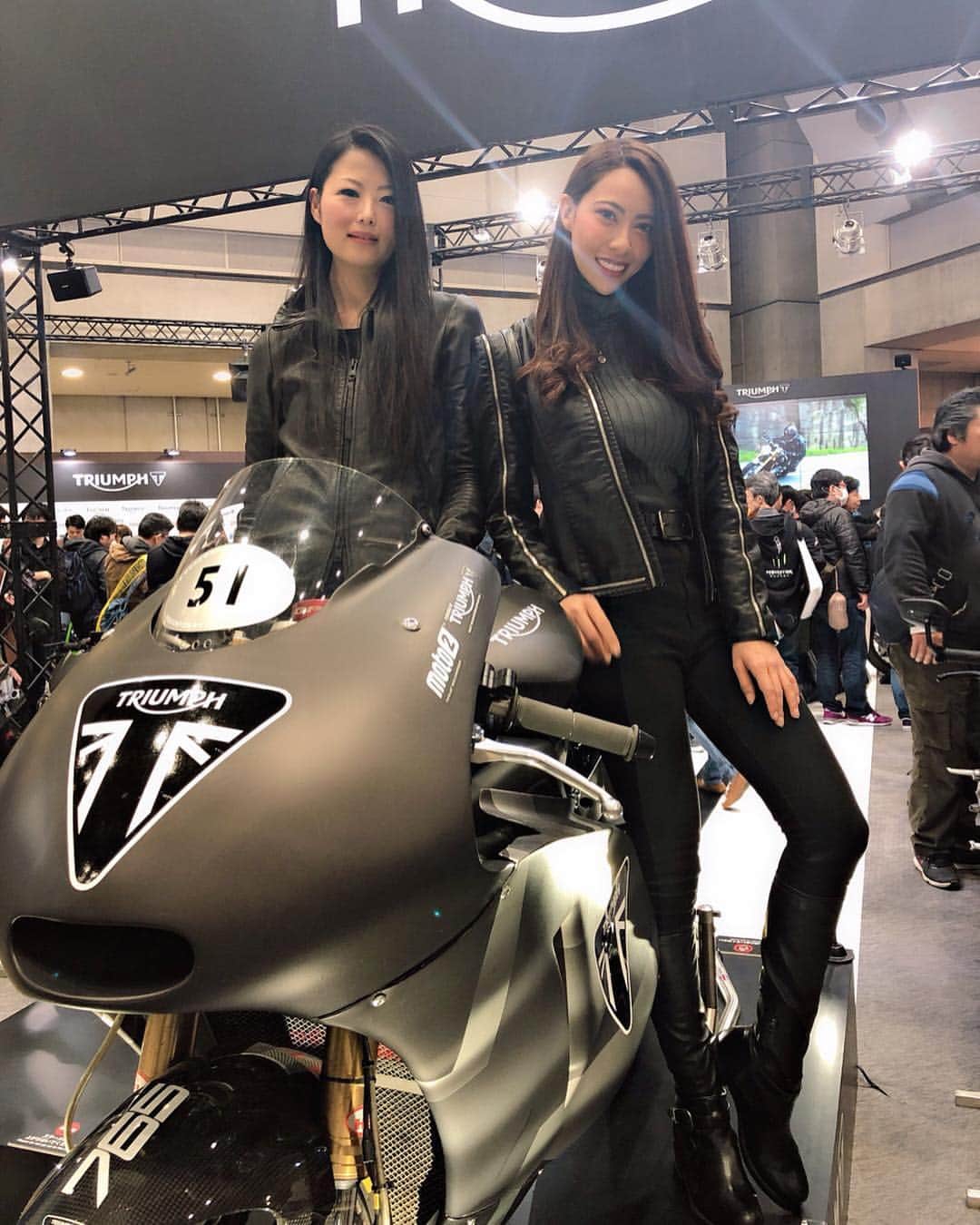 CAMIRAさんのインスタグラム写真 - (CAMIRAInstagram)「#東京モーターサイクルショー  ミンクちゃんと行ってきた🔥 2人とも身長大きいからめちゃ目立つ😂今日みたいな人だらけなとこ行っても絶対見失わないから最高🥰そこww ライコランドで時間潰して帰宅しました(´ω｀)幸せ #bike#bikegirl#motocycle#bikelife#streettriple#motorcycle#motorcycle_moment#motorcyclegirl#bike_japan#ducati#panigalev4r #トライアンフ#オートバイ#バイク女子#バイク#バイクのある風景#バイクのある生活#バイクが好きだ#ストリートトリプル#ドゥカティ#隼#ライコランド#モーターサイクルショー」3月24日 21時09分 - camila.528