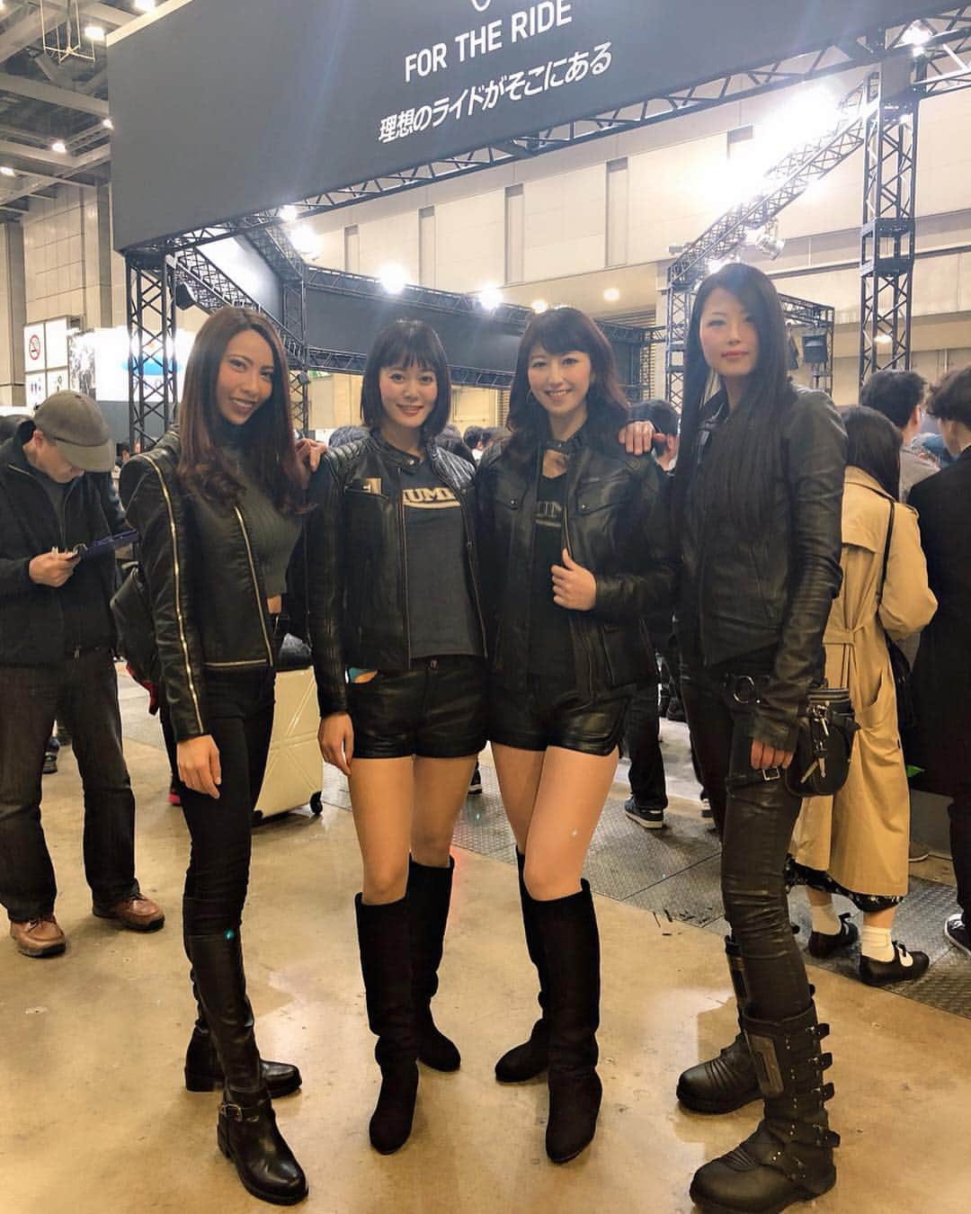 CAMIRAさんのインスタグラム写真 - (CAMIRAInstagram)「#東京モーターサイクルショー  ミンクちゃんと行ってきた🔥 2人とも身長大きいからめちゃ目立つ😂今日みたいな人だらけなとこ行っても絶対見失わないから最高🥰そこww ライコランドで時間潰して帰宅しました(´ω｀)幸せ #bike#bikegirl#motocycle#bikelife#streettriple#motorcycle#motorcycle_moment#motorcyclegirl#bike_japan#ducati#panigalev4r #トライアンフ#オートバイ#バイク女子#バイク#バイクのある風景#バイクのある生活#バイクが好きだ#ストリートトリプル#ドゥカティ#隼#ライコランド#モーターサイクルショー」3月24日 21時09分 - camila.528