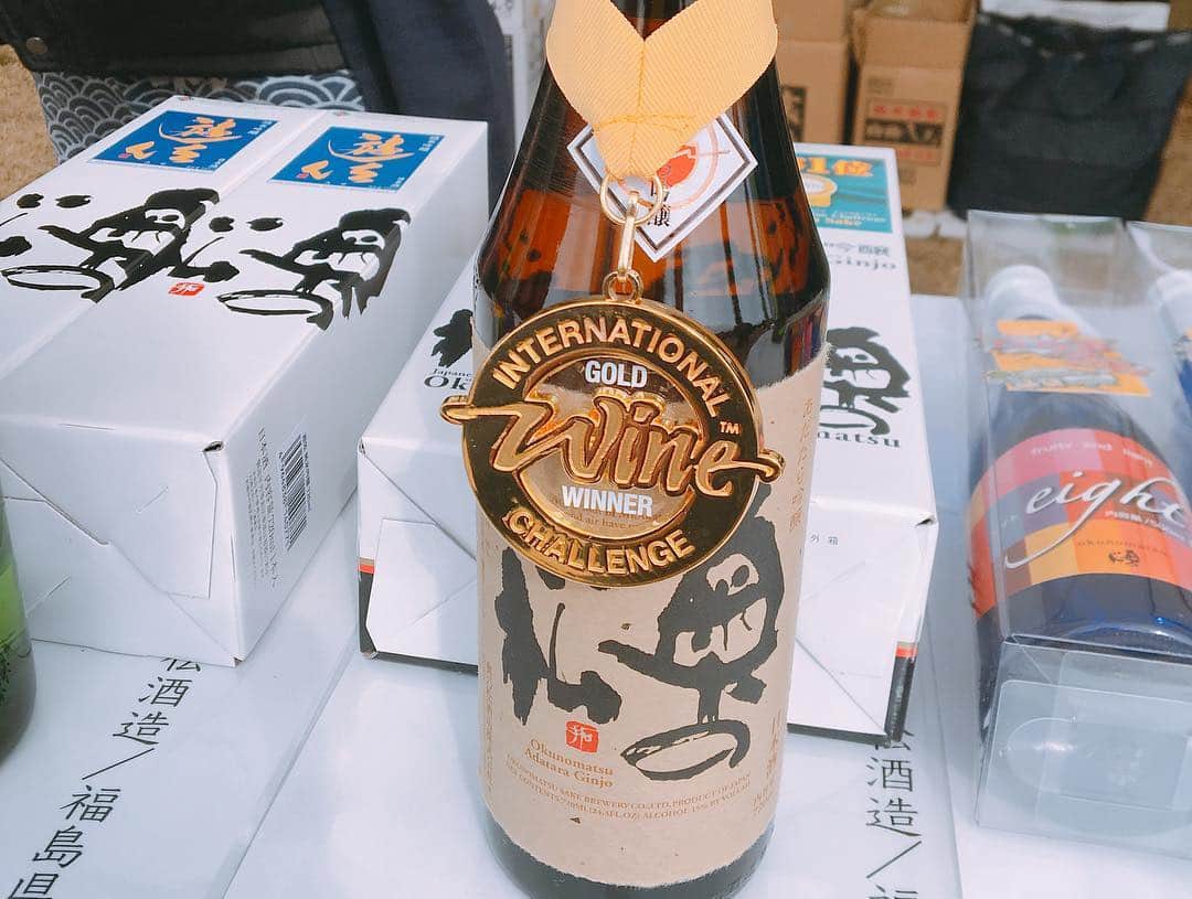 佐藤千晶さんのインスタグラム写真 - (佐藤千晶Instagram)「東北風土マラソン&フェスティバル2019😊 「走って食べてのんで」楽しむ ファンランの大会。  のむ編。  東北日本酒フェスティバルも同時開催！全ての酒蔵の蔵元さんがきています。100銘柄以上集まっていて、利き酒も楽しい…。 今年も酒サムライのあおい有紀さんの説明を聞きながら日本酒を堪能🍶 「せっかくなら千晶ちゃんの気仙沼もみよか」と、古田敦也さんに気仙沼の2大酒蔵をご紹介できて嬉しかったです！  そして、日本酒を堪能したあとはお茶を一服。 気仙沼の同級の友達のお店「OCHACCO」で 癒されました✨  #東北風土マラソン #東北風土マラソン2019 #東北日本酒フェスティバル  #日本酒 # 酒サムライ #あおい有紀 さん #古田敦也 さん #宮城県 #気仙沼 #蒼天伝 #美禄 #水鳥記 #ゆず酒 # #みなと気仙沼大使 #佐藤千晶  #MC #東北 #イベント #sake #お茶っこ #ochacco #おしゃれ #美味しい」3月24日 21時09分 - satochiaki125