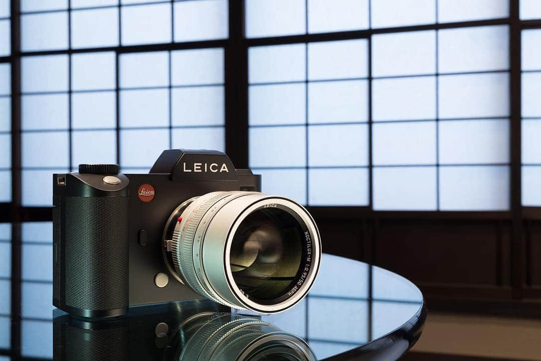 ライカさんのインスタグラム写真 - (ライカInstagram)「The Noctilux-M and the Leica SL are a match made in heaven. The super sharp imaging, uniquely soft bokeh and gossamer-thin depth of field of the Noctilux work in perfect harmony with the Focus Peaking function of the Leica SL. Learn more about the Leica SL via the bio link.  #LeicaCamera #Leica #🔴📷 #Leicagram #LeicaSL #Noctilux #LeicaLens #mediumformat #leicaproformat #ProfessionalPhotography #LeicaPorn #CameraPorn #ShootLeicaPro」3月24日 15時55分 - leica_camera