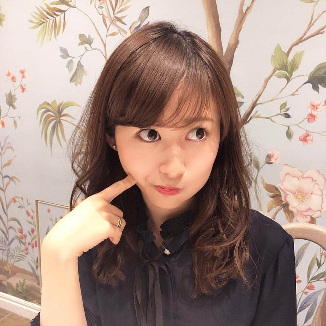 下田奈奈さんのインスタグラム写真 - (下田奈奈Instagram)「* しーちゃんHappyBirthday🎂 無事にみんな26歳に👏💓 ・ そんななか私は来週には27歳を迎えて 本格的なアラサーの仲間入り・・・🥳🎊笑 時が経つのって本当に早い😱ひえぇ ・ バースデーランチは目黒雅叙園の #リストランテカノビアーノ 🥂 個室の壁紙が春らしくって可愛かった🦜🌸 ・ 2枚目→しーちゃん💓 3枚目→きっこ😋💕笑 ・ #誕生日 #誕生日会 #誕生日女子会 #女子会 #女子会ランチ #バースデーランチ #バースデーサプライズ #26歳 #迫る27歳 #アラサー #ひえぇ」3月24日 16時06分 - shimodanana