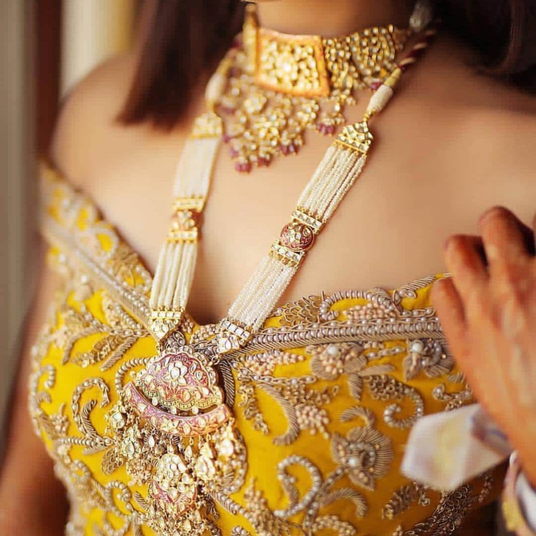 Indianstreetfashionさんのインスタグラム写真 - (IndianstreetfashionInstagram)「Layered jewellery is here to stay 😍 #indianstreetfashion . . . . #indianfashion #stylefile #indianbride #bridalwear #weddings #bridalfashion #indianweddings #ethnic #traditional #potd #couture #designer #glamour  #photography #fashionphotography #ootd #bridalinspo #sangeet #mehendi . . .  #weddingblogger #fashionblogger #indianblogger #dubaiblogger #londonblogger #celebstyle」3月24日 16時06分 - indianstreetfashion