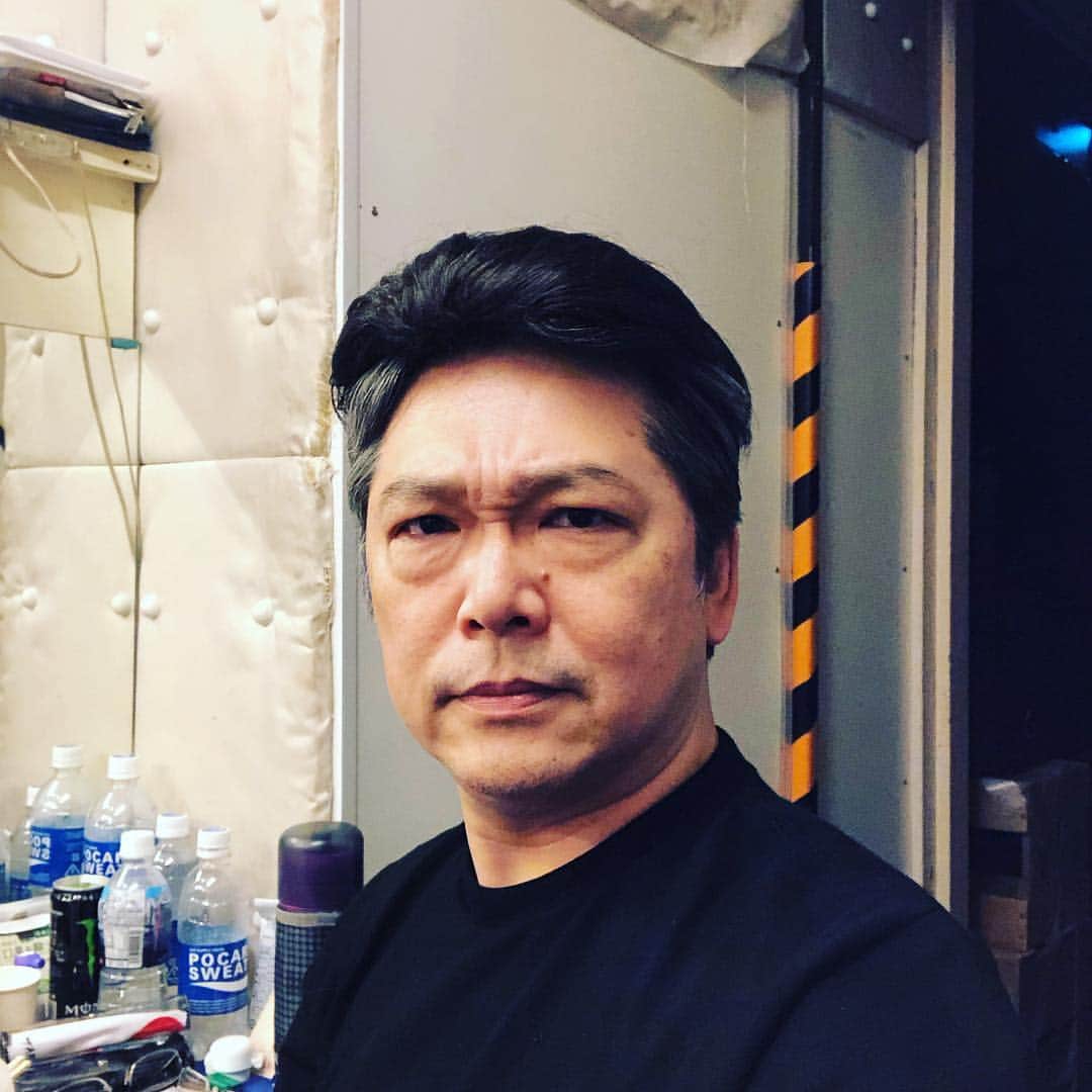三上市朗のインスタグラム：「思い出。T-Works楽屋。あまり違和感がないのは上手く被ってるから？」