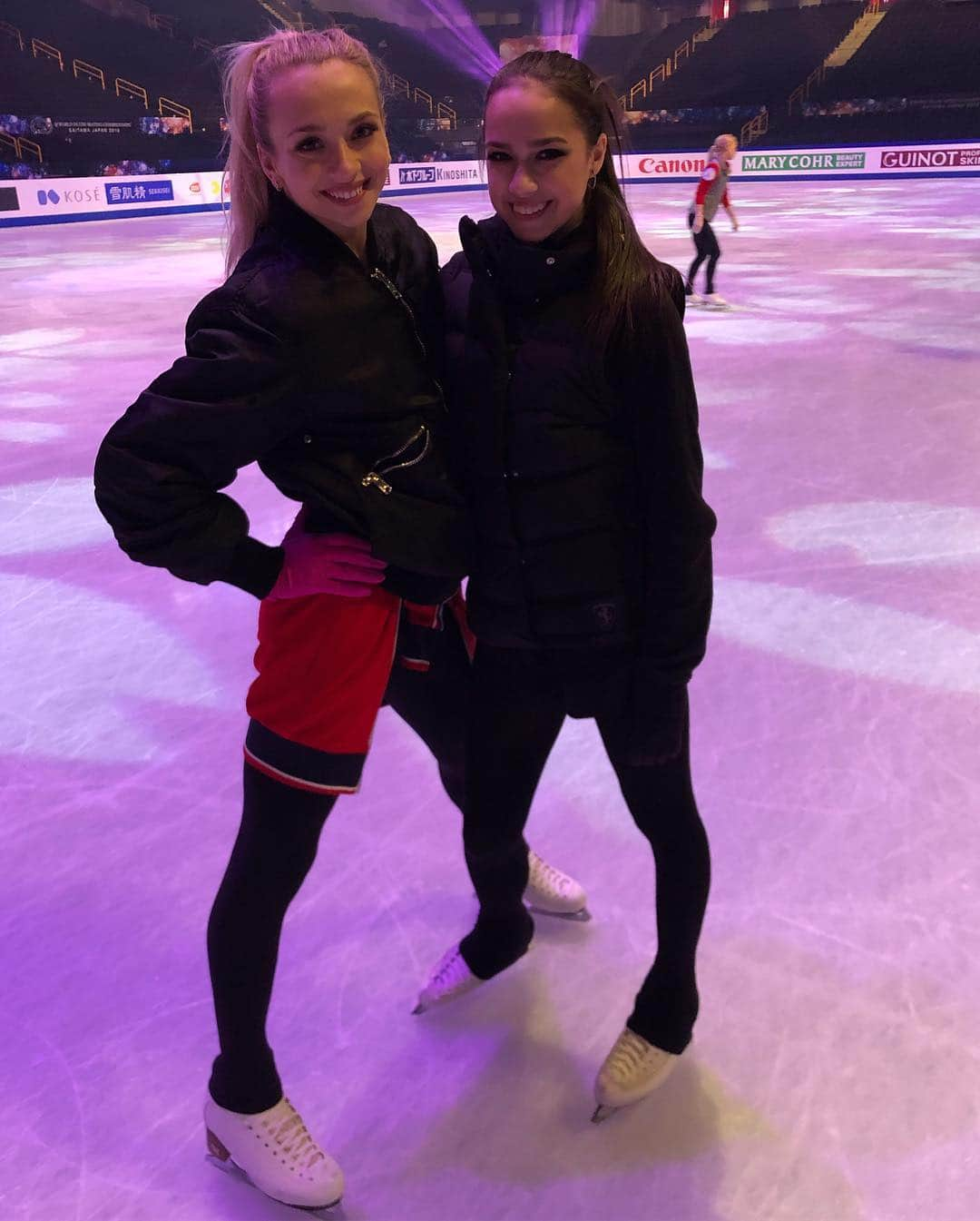 ヴィクトリヤ・シニツィナさんのインスタグラム写真 - (ヴィクトリヤ・シニツィナInstagram)「Hi from Saitama!🥰 With @azagitova 💪🏻❤️We are ready for EX #tokyo #figureskating #victoriasinitsina #Saitama2019 #World2019」3月24日 16時02分 - victoria_sinitsina