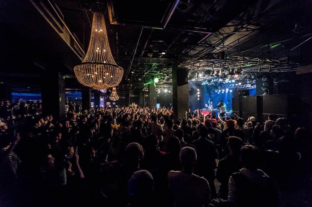 MIGHTY CROWNのインスタグラム：「So much promoter want this combo! Well the vibes last nite was just amazing  Words cannot express this was happening in my hometown! #yokohama #japan 🔥🔥🔥@davidramjamrodigan #mightycrown @cojiecrown @mastasimon  @samicrown_lens  歴史的1ページになった 客のバイブスが今までの ベイホール歴を更新した バイブスのキャッチボール やっぱ音楽って 最高だ スタッフのみんな  来てくれたみんなに 感謝🤙 photos by @realshot_masato 昨日の 俺らの模様 ロディガンの模様をインスタに バンバン求む！ まわしてた為 自分は撮れずw」