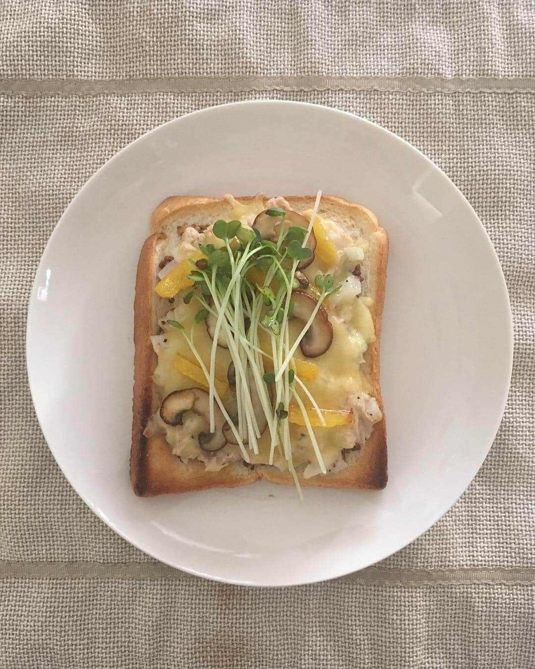 DABOさんのインスタグラム写真 - (DABOInstagram)「遅すぎるサンデーランチにマッシュルームツナメルトサンドなど🥪 #フダ自炊」3月24日 16時44分 - fudatzkee