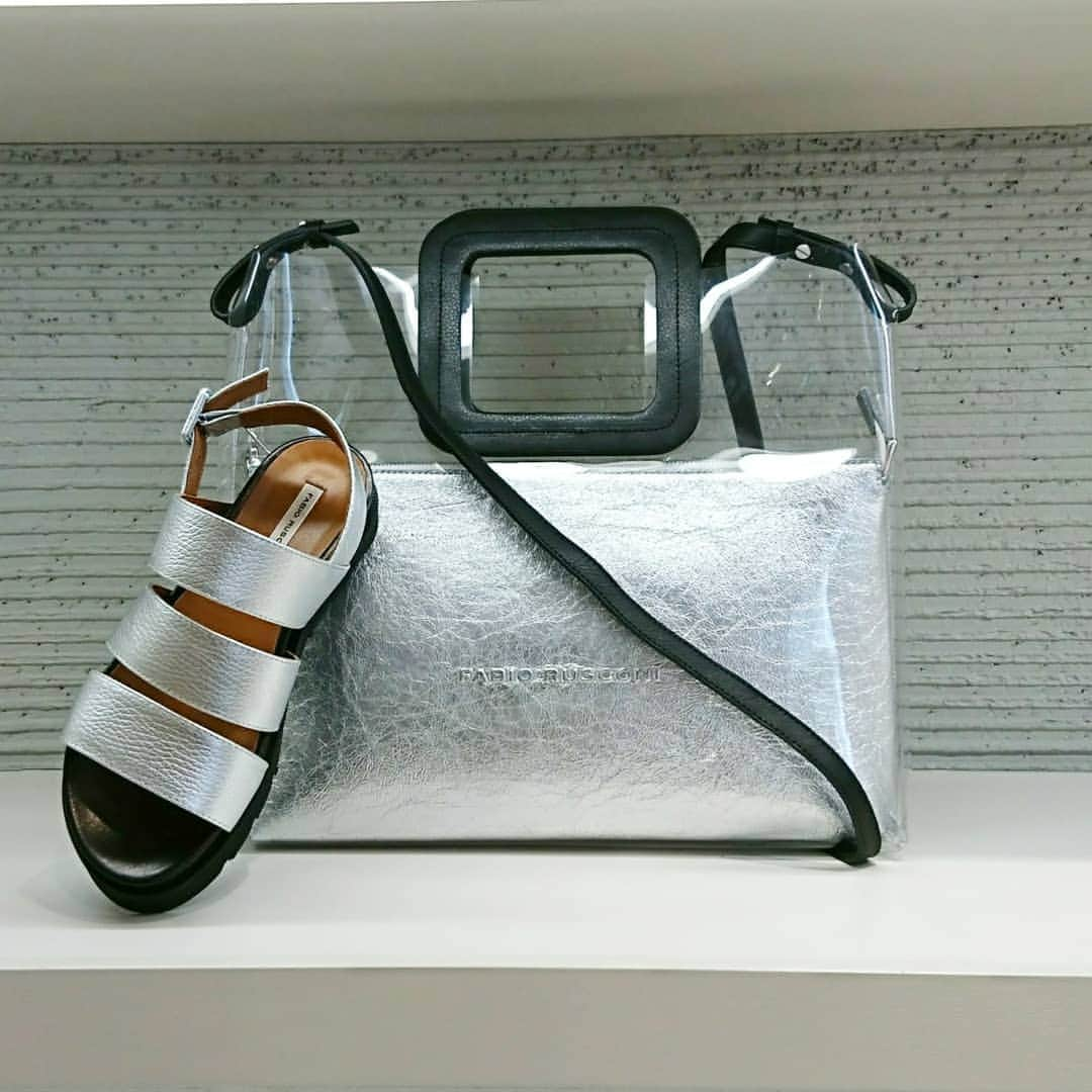 ファビオ ルスコーニさんのインスタグラム写真 - (ファビオ ルスコーニInstagram)「VIORO福岡店  SANDAL MODEL:NARA557/CER COLOR:ARGENT PRICE:￥31,000+TAX BAG MODEL:TRAPPVC/PVCVAL COLOR:BLACK/ARGENT PRICE:24,000+TAX  #vioro福岡店#vioro  #fabiorusconi #19ss  #spring #summer  #sandal #bag #新作」3月24日 16時48分 - fabiorusconi_japan