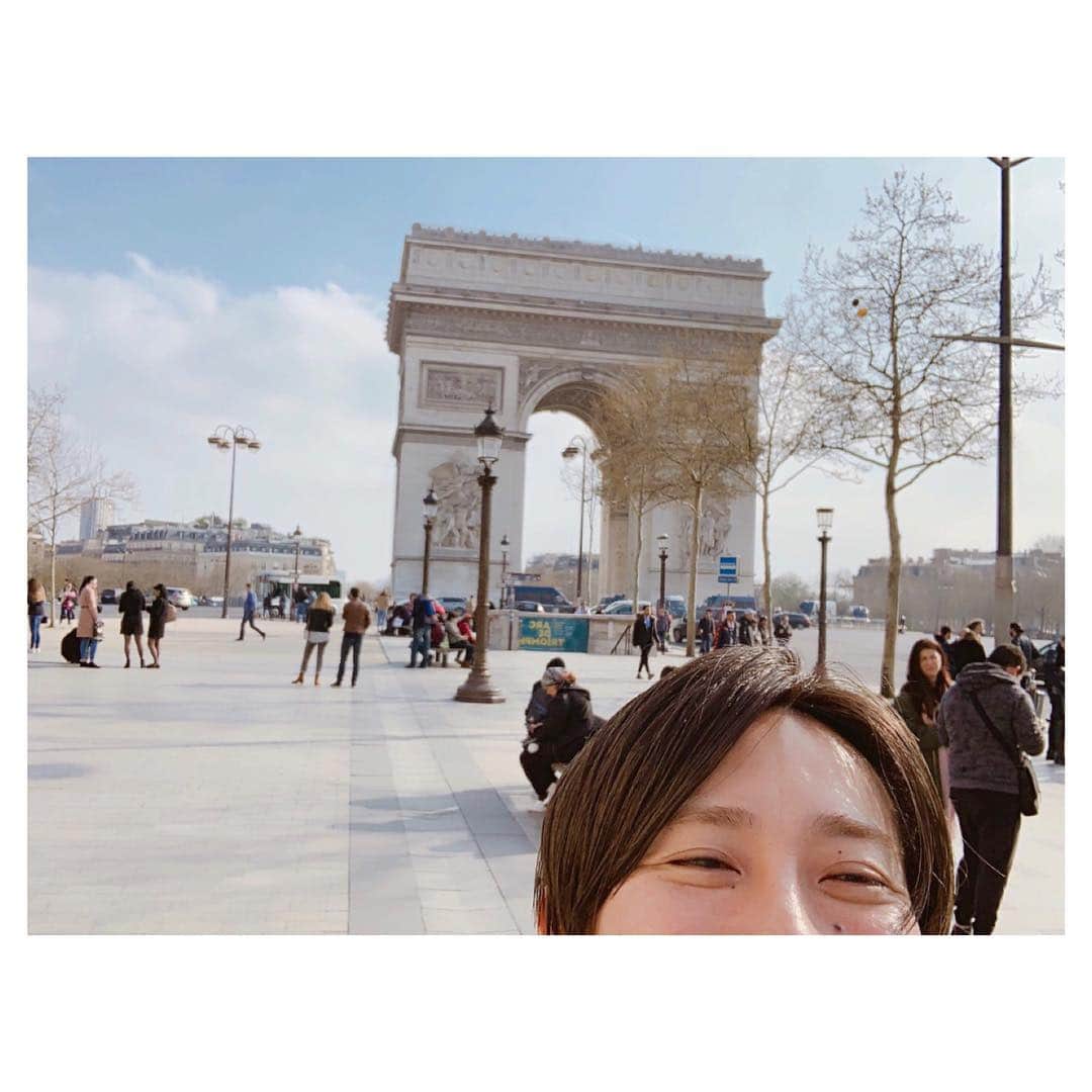前原穂高のインスタグラム：「滞在中のホテルが 凱旋門から近くてびっくり🇫🇷 シャンゼリゼ通りから歩いて5分！ 気候も東京と変わらなくていい天気☀️ ㅤㅤㅤ #ヘアショー#パリ#ロレアル #paris @lorealpro #ロレアルプロ#lorealpro #ヘア #ヘアアレンジ #ヘアスタイル #ヘアカラー #ヘアセット #アレンジ #スタイリング #ほだかっと #ほだからー #ヘアサロン #サロン #美容室 #hair #hairstyle #haircolor @vvvvvvioletttttt  @vvvvvviolet_nagoya  #美容室violet」