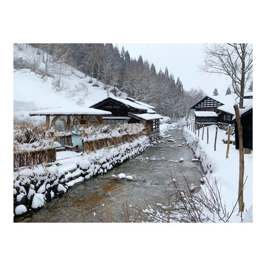 古川美有さんのインスタグラム写真 - (古川美有Instagram)「週末旅。  ひさびさの旅館、雪、温泉。 8年前に撮影で訪れて以来…！ 半年以上前から予約していて、楽しみにしていた場所でした。 雪の時期に来られてよかった⛄️ #鶴の湯温泉 #乳頭温泉郷 #秋田 #週末旅 #旅館 #温泉 #weekendtrip #hotsprings #akita」3月24日 16時52分 - miyukogawa