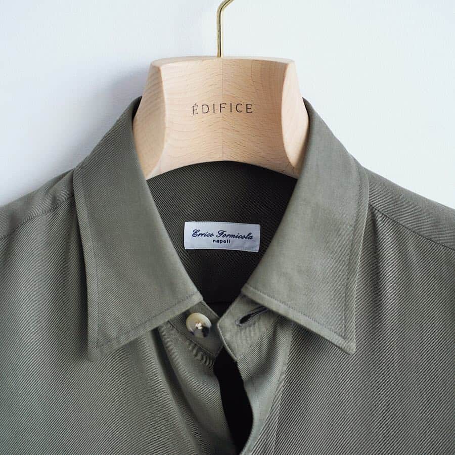 EDIFICEさんのインスタグラム写真 - (EDIFICEInstagram)「ㅤㅤㅤㅤㅤㅤㅤㅤㅤㅤㅤㅤㅤ﻿﻿ 【ERRICO FORMICOLA】﻿﻿ - Safari shirt jacket -﻿﻿ ㅤㅤㅤㅤㅤㅤㅤㅤㅤㅤㅤㅤㅤ﻿﻿ “Luigi Borrelli（ルイジ ボレッリ）”などで経験を積んだエリッコ フォルミコラ氏が手掛ける【ERRICO FORMICOLA】。﻿ ﻿ テンセル素材で仕立てたシャツジャケットは独特な光沢感と、ストレスを感じない着心地を生み出します。﻿ ﻿ ㅤㅤㅤㅤㅤㅤㅤㅤㅤㅤㅤㅤㅤ﻿﻿ ﻿ ﻿ Shirt jacket : 【ERRICO FORMICOLA】¥35,000+tax﻿ ﻿﻿ ﻿﻿ ㅤㅤㅤㅤㅤㅤㅤㅤㅤㅤㅤㅤㅤ﻿﻿ ﻿ ﻿ ﻿ #edifice #2019ss #erricoformicora #safarishirt #shirtjacket #khaki #fashionstyle #navyjacket #italianbrand #classicoitalia #mensjacket #mensstyle #mensclothing #menswear #mensfashion #mensdress #italybrand #dapper #dapperman #dapperstyle #エディフィス #エリッコフォルミコラ」3月24日 17時01分 - edifice.jp