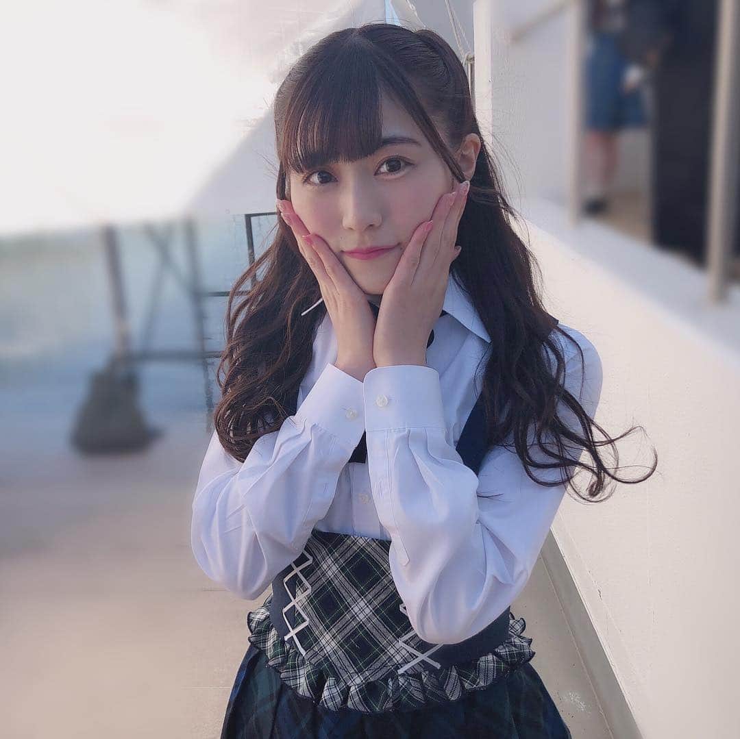 のインスタグラム：「♡ 楽しかった〜😜 オープニング衣装かわいすぎ(·∀·)ﾆﾔﾆﾔ 2枚目は風に吹かれてる笑 #ラグーナミュージックフェス2019」