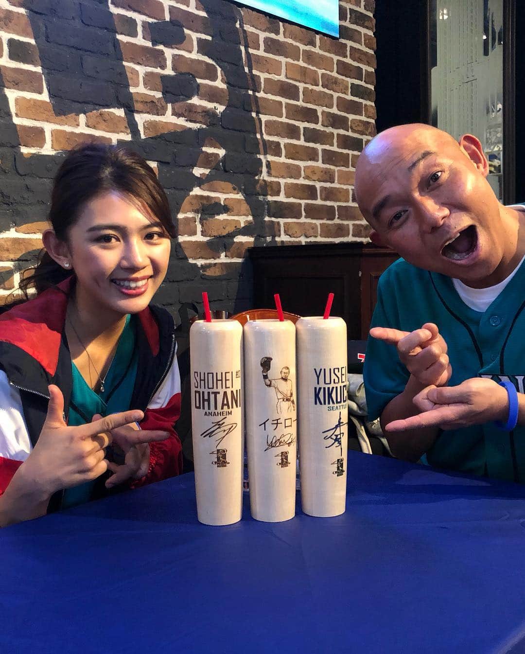 そうすけさんのインスタグラム写真 - (そうすけInstagram)「・ MLBカフェで発見した  オシャレな飲み物  #MLBカフェ #イチロー 選手 #大谷翔平 投手 #菊池雄星 投手 #バットのコップ #サイン #中に飲み物が入っていると分かりにくくてごめんなさい #坪井ミサト ちゃん #野球 #そうすけ」3月24日 17時32分 - sosuke_hagedayo