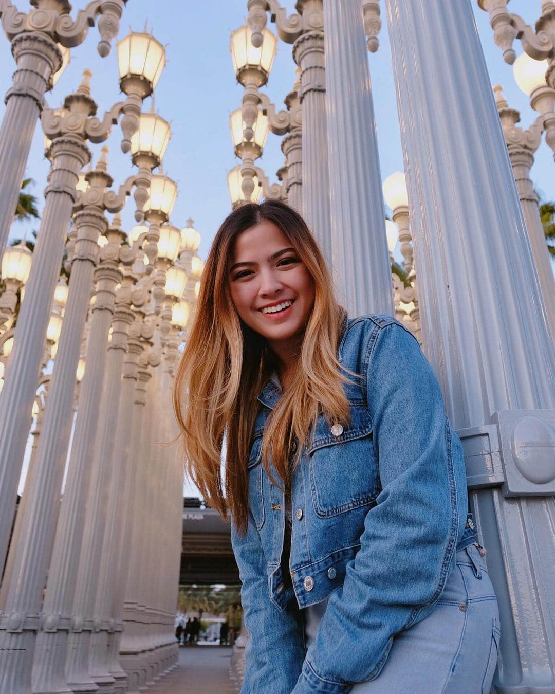 Alexa Ilacadさんのインスタグラム写真 - (Alexa IlacadInstagram)「the light is coming to take back everything the darkness stole 🌛✨💡 #alexastravels #lacma」3月24日 17時35分 - alexailacad