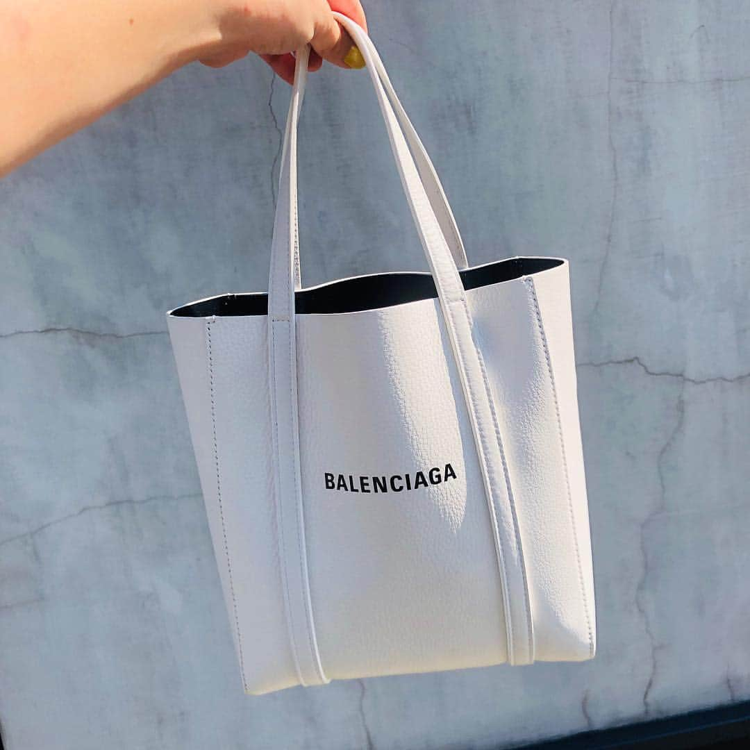 chayさんのインスタグラム写真 - (chayInstagram)「NEW❤️ #balenciaga  #minibag」3月24日 17時52分 - chay1023_official