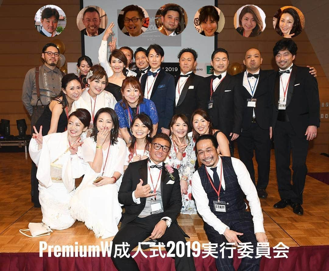 真山景子さんのインスタグラム写真 - (真山景子Instagram)「@premiumwseijinshiki2019  運営チーム実行委員たちです。  適材適所の役割で、いつの間にかナイスチームワークに。 これだけの規模を仕事をしながら、育児をしながら、作り上げるのは、何度も言い合いになり、意見がぶつかり合うときもあったけど、今では最高の思い出になりました✨  ここに写ってる皆は、その青春の思い出を共有できた最高の仲間です。  本当に大変だけど、終わると最高の思い出になりますよ😊  是非一度、これから40歳を迎える方は実行委員お勧めします👏  この歳になってできる仲間はなかなかいない❗❗ #premiumW成人式2019 #運営チーム #実行委員  #s53  #s54」3月24日 17時55分 - keikomayamaya