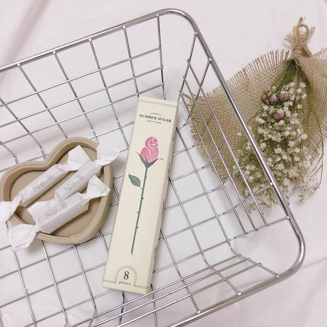 RiLiさんのインスタグラム写真 - (RiLiInstagram)「プチプラ＆可愛いハートトレイに注目👀❣❣ ..... プチプラで可愛いアクセサリーが手に入ることで有名なLattice（ラティス）🍒♡ハートミラーなどインスタ映えするアイテムが多い中、また新しい映えアイテムを発見〜っ👀🌟 キュートなハートトレイは収納に使うのはもちろん！お気に入りアイテムの置き画にも使えるよ🙈❣簡単にインスタ映えできちゃう優秀アイテム🙆♀✨ SサイズとMサイズがあるから用途に合わせて選ぶことができるよ😆🎶人気商品だから、ゲットしたい子は早めに足を運んでみてねっ💨✨ ❣ ❣ ❣ ❣ ❣ サイトやSNSで掲載させていただくお写真募集中😘📸 かわいいコーデやアイテム、注目スポットなどが撮れたら、ハッシュタグ→#rili_tokyo  を付けて投稿❗ ． Special Thanks💋 Photo by @miu_itoh @lattice_rika @smile_____cafe @oc98_ @angel_aarinn @lattice_rika @___mmngo___ ． #春 #春コーデ #lattice #ラティス #プチプラ #小物入れ #アクセサリー #ざ #トレー #ハートトレイ #ワントーンコーデ #ニットセットアップ#デニム #ジャケット #シンプルコーデ  #カジュアルコーデ #ガーリーコーデ #置き画 #置き画くら部 #今日のコーデ #コーデ #コーディネート #RiLi  #おしゃれさんと繋がりたい #お洒落さんと繋がりたい #ファッション #패션스타그램 #ootd #outfit」3月24日 18時00分 - rili.tokyo