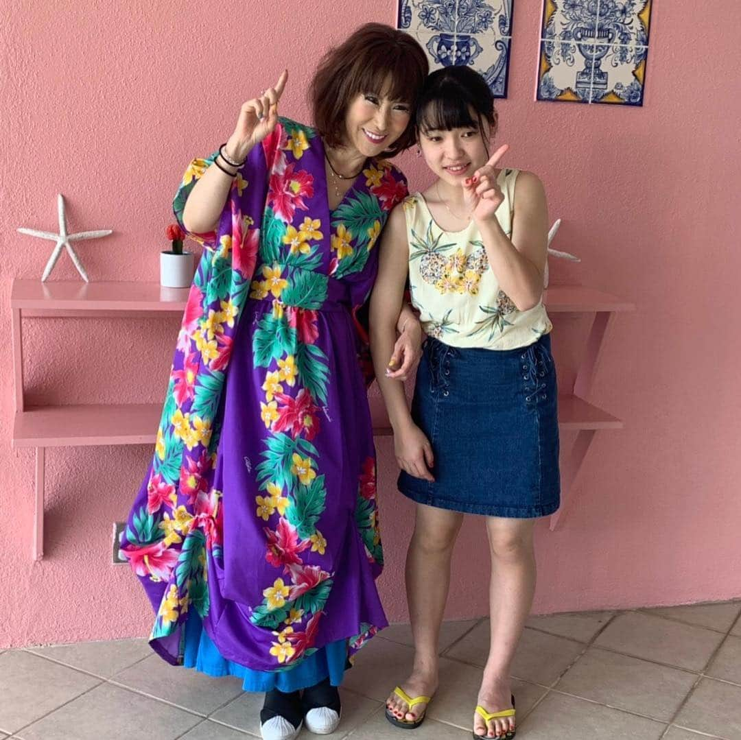 岩本初恵さんのインスタグラム写真 - (岩本初恵Instagram)「ハワイから 素敵な誕生日 ５８歳になりました 💕💕 沢山のコメント ありがとう御座います 💕💕 これからも 皆様を前向きに 笑顔に出来るように 💕💕 学び舎アップして いけたらと願ってます 💕💕 それが私の使命と 勝手に 思ってます 💕💕 ハワイの パワースポットから 信じたら人生変わる心理 💕💕 沢山の人から ありがとうと言って もらえるような 人生になると 💕💕 沢山のご褒美が 運の良さとして帰って 来てくれます 💕💕 一生懸命に仕事して 喜ばれた時に お金が残る人生に なるそうです 💕💕 何より人の為に 笑顔で生きる人こそ 💕💕 ムラや機嫌のわるさを 人に移さなければ そんなに苦労は ないように出来て いるそうです 💕💕 天が見ているような 生き方が出来るように それが私の 基盤です 素敵な人生になーれ 💕💕 ハワイの パワースポットから 💕💕 #はっちゃんコーデ #大人コーデ #コーデ #今日のファッション #愛しとーと #オシャレ #コラーゲン #大人女子 #オシャレコーデ #孫6人 #オシャレ好き #今日 #服 #私服 #fashion #aishitoto #happy #today #ootd #love #fun #style #ハワイ  #結婚式  #撮影 #パワースポット」3月24日 18時12分 - hatsue_iwamoto